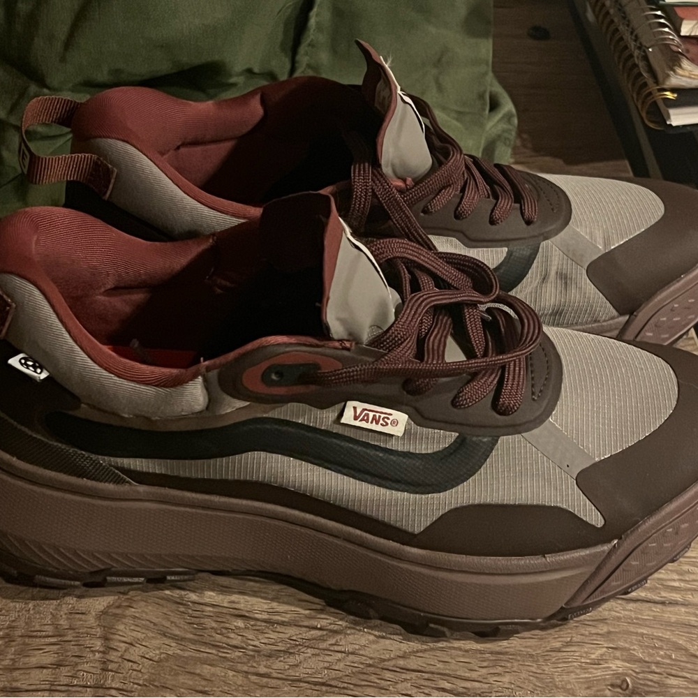 Vans women’s MTE  Burgundy and Gray hiking Sneakers